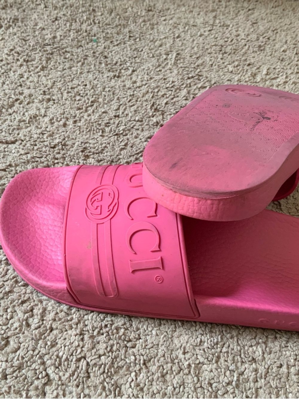 Gucci Fuschia Hot Pink Rubber ST Gucci Embossed Print Flat Casual Slides Size 38 - Picture 8 of 13